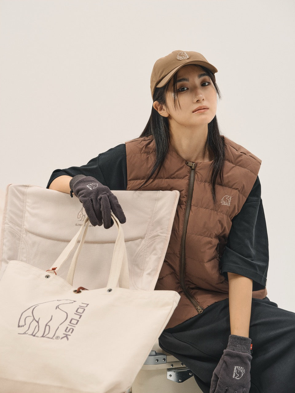 UNI ALMOND LIGHTWEIGHT CRYSTAL DOWN VEST