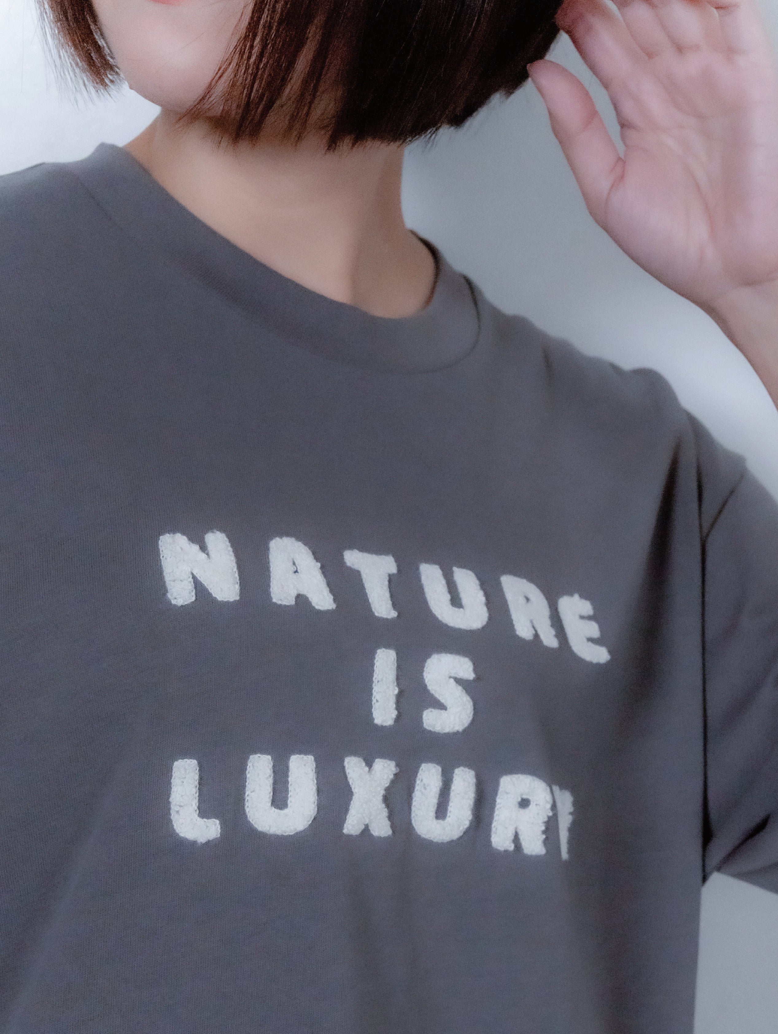 SAGARA ROGO EMBROIDERY UNI TEE