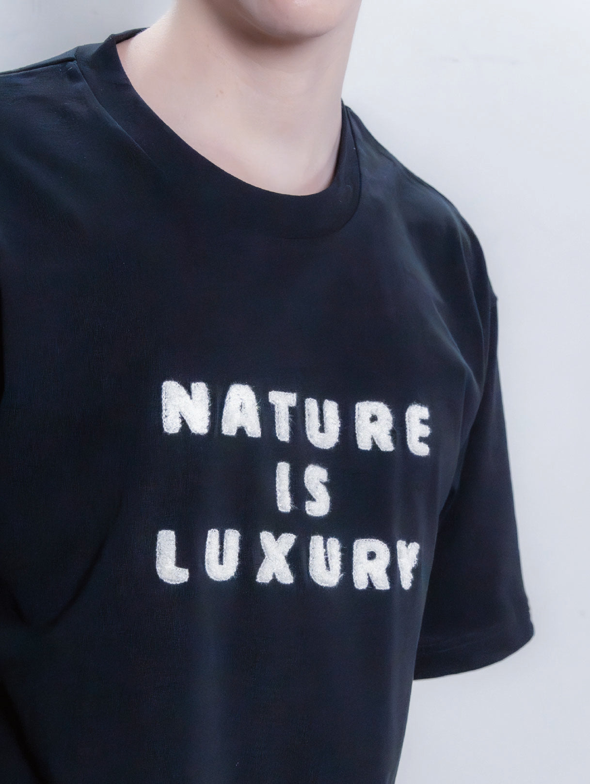 SAGARA ROGO EMBROIDERY UNI TEE