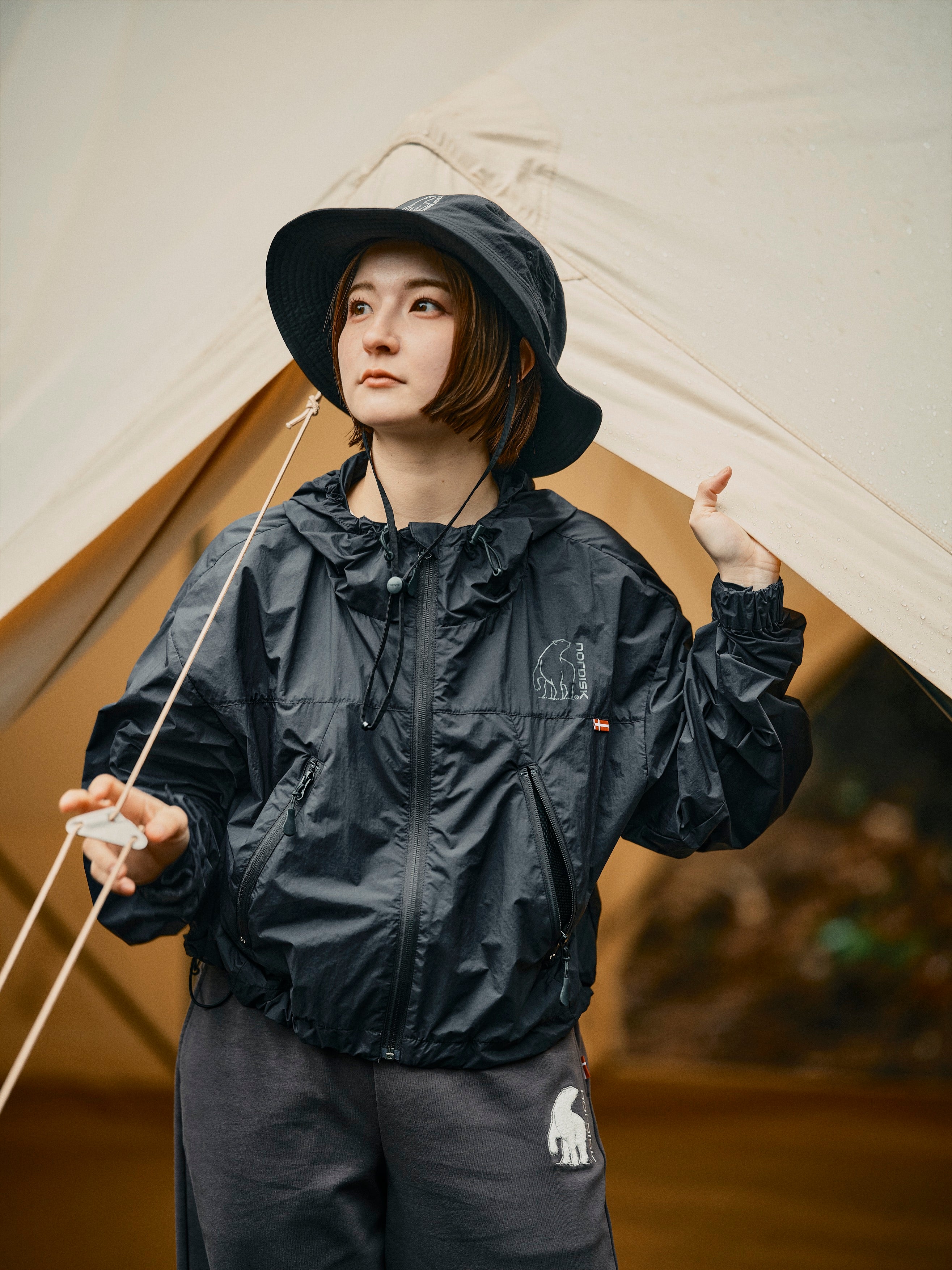 m*様 DEFORM DOCKING NYLON JACKET Ivory Ameri（アメリ）の「DEFORM DOCKING NYLON JACKET（ナイロンジャケット