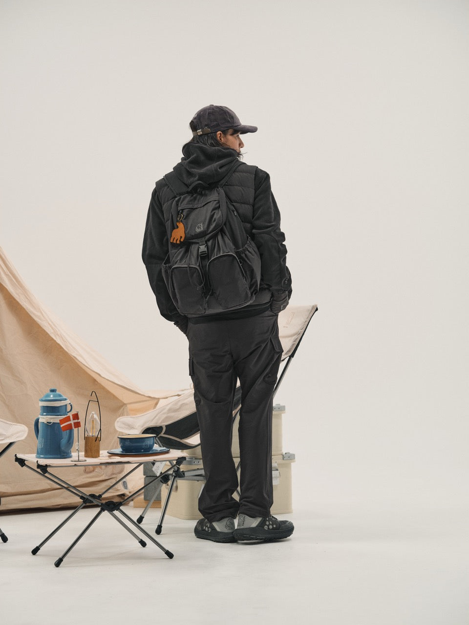 UNI ALMOND LIGHTWEIGHT CRYSTAL DOWN VEST