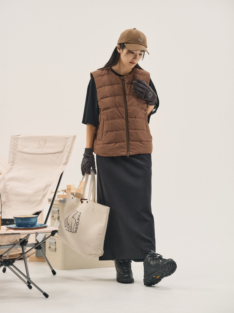 UNI ALMOND LIGHTWEIGHT CRYSTAL DOWN VEST