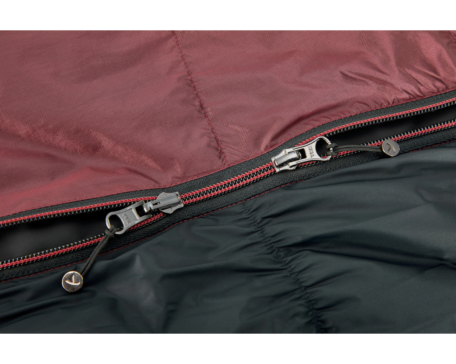 Voyage 500 sleeping bag (RIGHT ZIP) - Ribbon red / Black